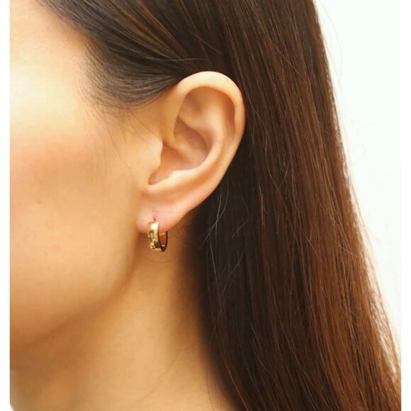 Huggies Gold Chunky huggie earrings Non-tarnish gold Waterproof EVERYDAY Earring - Picture 10 of 12